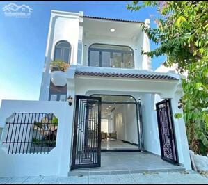 NHÀ LẦU FULL NỘI THẤT NGAY CÂY XĂNG ĐỨC HƯNG CHỈ 600TR VÀO Ở NGAY