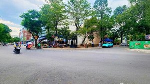 đất vuông ngay khu bên sông hbc ngang lớn 11m 200m2 gần chợ hbc chỉ 15.9 tỉ