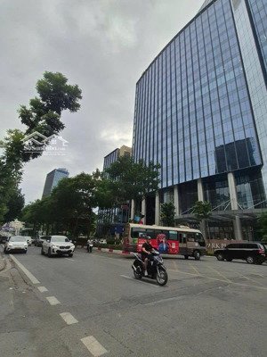 phân lô láng hạ - hàng xóm đại sứ quán mỹ -vỉa hè ô tô tránh - 8tầng thang máy - 36 tỷ 60m