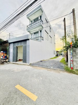 nhà 1 trệt 2 lầu đường đặng văn mây gần ngã 3 cây điệp, tân đông hiệp, dĩ an