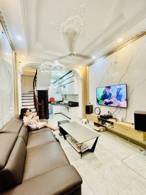 bán nhà minh khai 36m2 xây 5 tầng gần phố giá 8,3 tỷ
