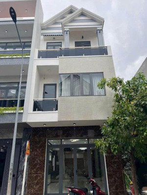 chỉ hơn 5 tỏi bán gấp nhà nguyễn hữu cầu - quận 1, gần chợ tân định, đang cho thuê 30 triệu/tháng