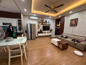 rẻ nhất cầu giấy, 2pn 82m, sẵn sổ, full nội thất chỉ nhỉnh nhẹ 8 tỷ