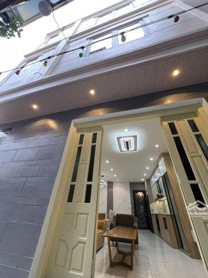 nhà đẹp phường việt hưng. 46m*3 tầng*3 ngủ*full nội thất*nhô 7 tỷ. giá rẻ bằng căn chung cư 3 ngủ.