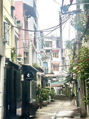 bán nhà 4 tầng btct, oto ngủ trong nhà, 90m2 ( 4x23m), gần nhà ga t3, chỉ 9.7 tỷ