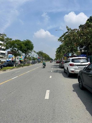 biệt thự góc 2mt ngay bến du thuyền phường an khánh, q2. dt 252m2. giá chỉ 45 tỷ tl