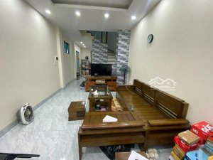 chỉ 7,x tỷ - 33m2 x 5 tầng - lô góc - ô tô qua cửa - trung tâm hà đông - gần bưu điện - ở ngay