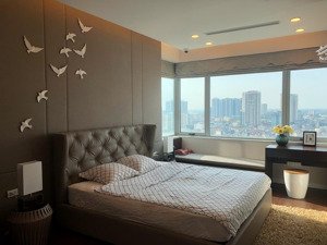 quỹ căn 3pn chung cư golden park tower. full nội thất đẹp. giá 9,3 tỷ. liên hệ 