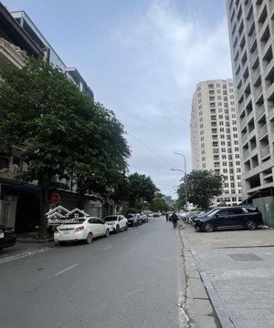 sát bt vườn đào - phố lạc long quân 100m2x5 tầng - kinh doanh cực đỉnh - giá 69.5 tỷ(thương lượng)