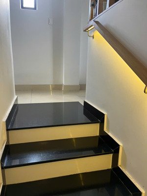 bán nhà mặt đường 8m , p bình trưng tây , quận 2 cũ