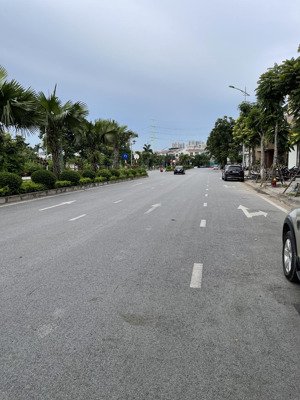 chính chủ bán gấp nhà liền kề 90m view công viên giá rẻ. chỉ 18 tỷ