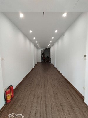 cho thuê mbkd tầng 1 góc ngã tư mặt phố trần khát chân , hbt,hn