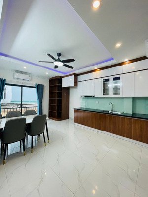 hiếm, 6 tầng, thang máy - mặt ngõ thông - ô tô qua, giá chỉ 8.6 tỷ (có thương lượng)