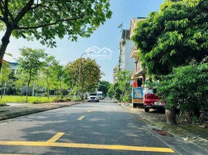 chính chủ bán gấp mảnh đất phố phạm khắc quảng: dt 82m2 đất, mt 4,5m vị trí kinh doanh, gần trường