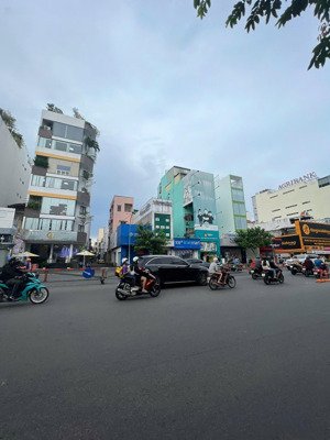 bán nhà mặt tiền đường hoàng hoa tham ngay sân bay - dt: 6 x25m - xây dựng hầm 7 tầng - giá 29 tỷ