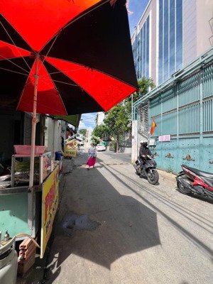 dãy trọ 5 phòng full khách sát aeon tên lửa dòng tiền 15tr/tháng giá chỉ 6.8 tỷ