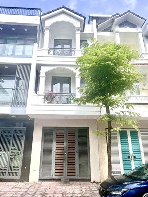 cho thuê nhà ở kinh doanh 3 tầng 3 phòng ngủ khu hà quang 2 giá 15 triệu/ tháng