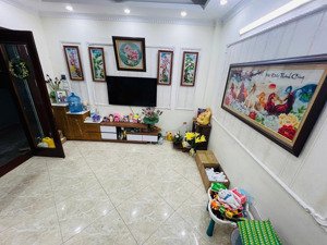 nhà đẹp 5 tầng sát mặt đường khu cự khối long biên-nhà chỉ sau 1 nhà mặt đường-oto đỗ cửa-hơn 6tỉ