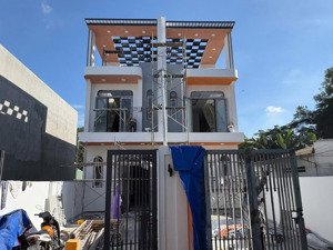 chủ cần bán căn nhà đang xây dựng phú lợi 1/le hồng phong nhà kết cấu 1tret 2 lầu gần chợ và trường