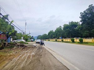 diện tích: 710m 480m thổ cư (thực tế 1.000m, đã trừ đủ hành lang giao thông) mặt tiền rộng 15m , đ