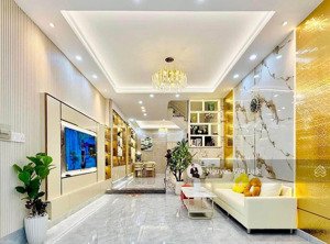 bán nhà yên hòa cầu giấy 40m2 x 5 tầng dân xây , trước nhà 3m5, cách 50m ra ô tô tránh và mặt phố