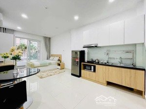 cho thuê căn hộ ban công siêu rộng, thoáng, sáng - ngay trung tâm quận 3 - giá cực ưu đãi