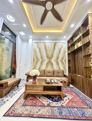 bán nhà tây sơn, 43m2, 6 tầng thang máy, ngõ rộng, nhà đẹp ở ngay, trung tâm đống đa