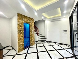 8,2 tỷ-5 tầng mới-thang máy-thanh nhàn-hbt