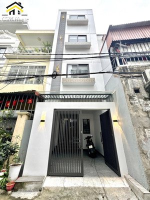 phụng pháp - 3 tỷ 650 - 4 tầng - 54m2 - sân cổng riêng