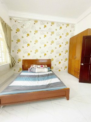 thuê nhà mt 238 khuông việt 4.2x19 1 trệt 2 lầu st, 17 triệu/tháng