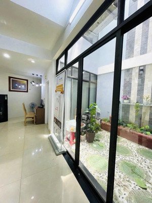 nhà 3 tầng đường 2/9. mới. căn nhà tâm huyết 1 đời chủ. dt 110 m2. dòng tiền 35tr/ tháng.chỉ 13.5t