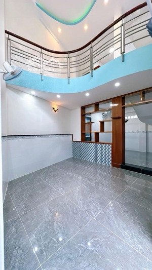 bán nhà đẹp tôn thất thuyết quận 4 - 5 tầng - 7,6x5,3 - chỉ nhỉnh 5 tỷ ( tlcc)
