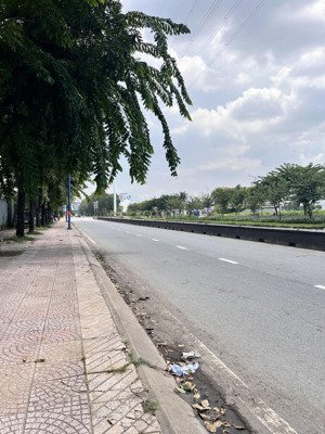 chủ gửi : bán nhà đường rộng 8m tại nguyễn thị định, q2, hcm, giá cực chất 24 tỷ, 209m2