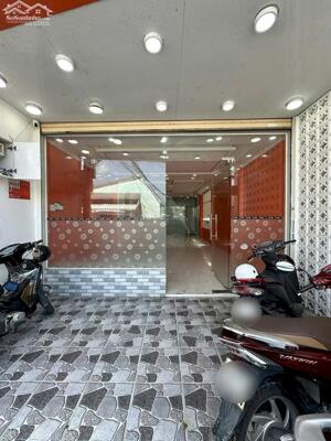 Nhà mặt tiền rất phù hợp kinh doanh showroom, spa