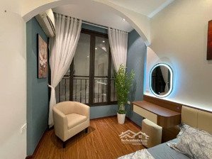 bán nhà lò đúc, 18m² x 4 tầng, cách mặt phố chỉ 6m, ngõ thông, giá 6.2 tỷ, sổ đỏ vuông vắn