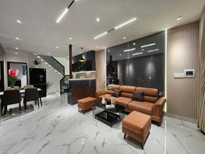 bán gấp nhà 3 tầng giá chỉ 1,39 tỷ - diện tích 240m2 - đ.lê thị trung,p.phú lợi ngay đh thủ dầu một