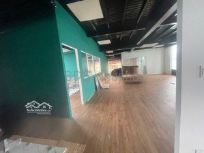 cho thuê nhà mặt tiền 2 tháng 9 . dtsd 1000 m2 . thang máy . ngay cầu rồng