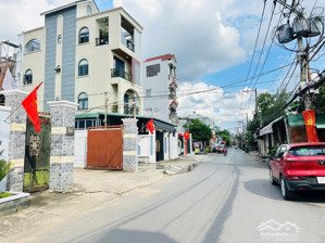 bán nhà mặt tiền hầm + 6 tầng gần chợ thủ đức, gần trường học, đường thông kinh doanh tốt