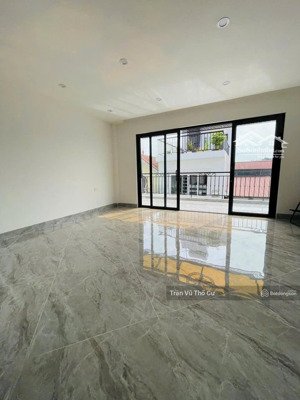 chính chủ gửi bán nhà đẹp dân xây phố phú thượng, 50m² 5 tầng, 8 phòng khép kín, ô tô đỗ cửa