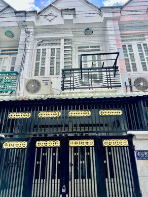 nhà shr, dt 3,2 x15m, đúc 1 tấm hẻm nhựa 5m đường hiệp thành 13