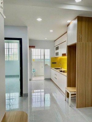 hàng hot! chính chủ gửi bán gấp căn 2pn nhà đã làm mới. giá cực tốt chỉ : 2 tỷ 650 . lh: 