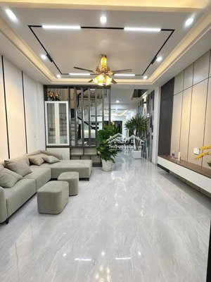 bán nhà đang cho thuê 10 triệu/tháng;giá chỉ 1,39tỷ ở đ.lê thị trung,p.phú lợi,hcm - ngay chợ đình