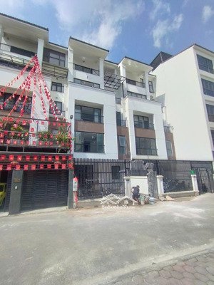 cho thuê nhà kđt hoàng thành villas, mỗ lao, hà đông, hn. dt 120m, 5 tầng, có thang máy. giá 55tr