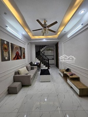 bán nhà phố tân mai 33m2 5 tầng, ô tô đỗ cổng không qh