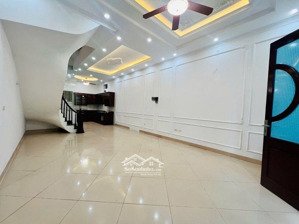 hot: nhà lô góc 2 mặt thoáng vĩnh viễn - dân xây chắc chắn - cạnh tòa ruby phúc lợi (về ở ngay)