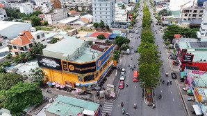 bán gốc 2mt kinh doanh đoạn đẹp nhất trần não . tgdđ đang thuê hdt. 400tr/tháng . giá chỉ 200 tỷ