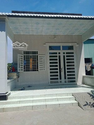 bán nhà cấp 4 tại phường phú an, bến cát cũ nằm sát dh609 nhà còn mới diện tích ngang 10m đẹp