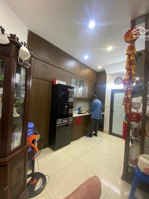 mặt ngõ thông - 5m ra phố- ô tô đỗ cổng - dân xây- gần hồ tây-48m - 5 tầng 9,85 tỷ- thuỵ khuê