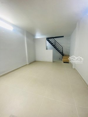cho thuê nhà 1/ dương quảng hàm p5 gò vấp 4m x 10m 2pn 2wc nhà mới gần trường nguyễn viết xuân