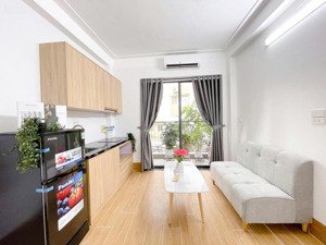 cho thuê phòng tại mặt đường nhân hòa ban công thoáng, máy giặt riêng, full đồ, ô tô đỗ cửa